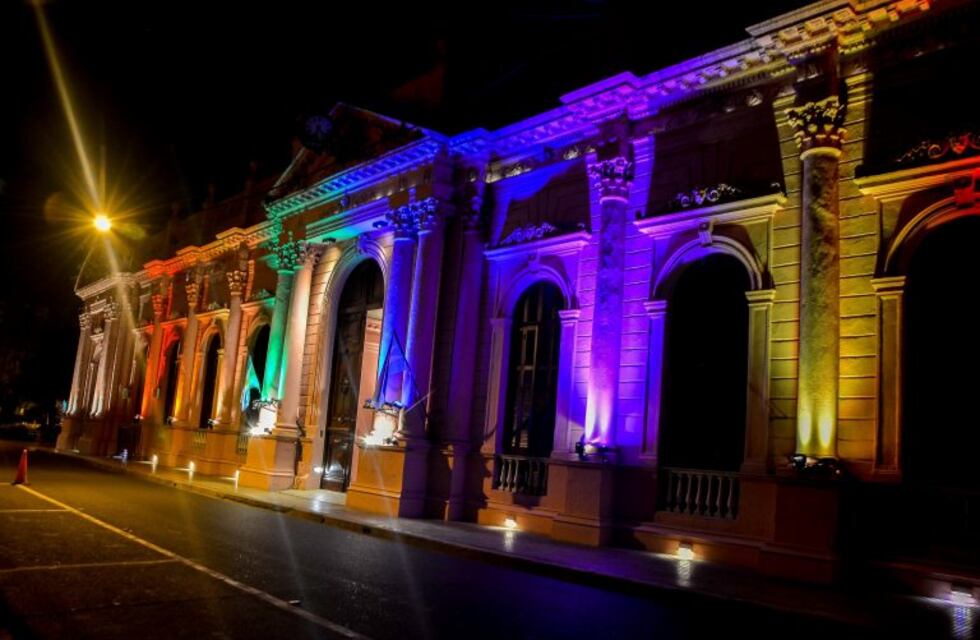 Se iluminó la Casa de Gobierno en conmemoración del Día Internacional del Orgullo LGBTIQ+