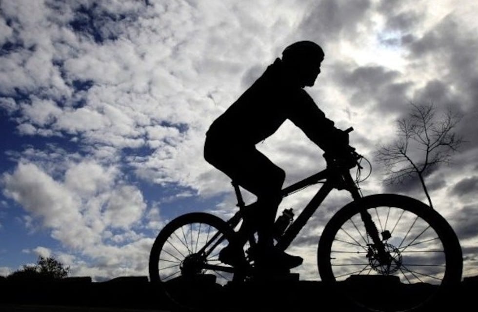 Golpes y tiros a dos turistas que paseaban en bicicleta