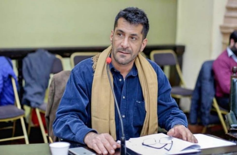 Un diputado acusó al gobernador Gustavo Sáenz de "crear curros"