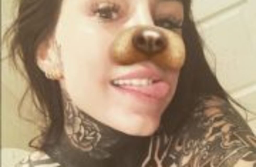 Cande Tinelli publicó una foto y dejó ver un detalle de su enorme tatuaje en el cuello