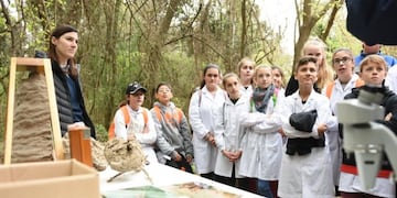 Cientos de chicos participaron de la Caminata de la Ciencia en el Bosquecito Besaccia (Prensa Municipalidad de Rafaela)