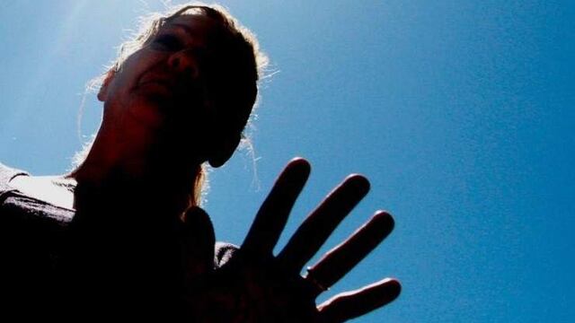 Tiene un hijo ciego, su hija sufre de epilepsia, debe dejar el monoambiente por falta de pago y teme vivir en la calle. Imagen ilustrativa.