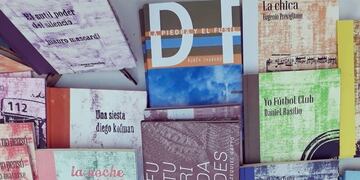 Para entretenerse durante la cuarentena, arman un delivery de libros rosarinos (Municipalidad de Rosario)