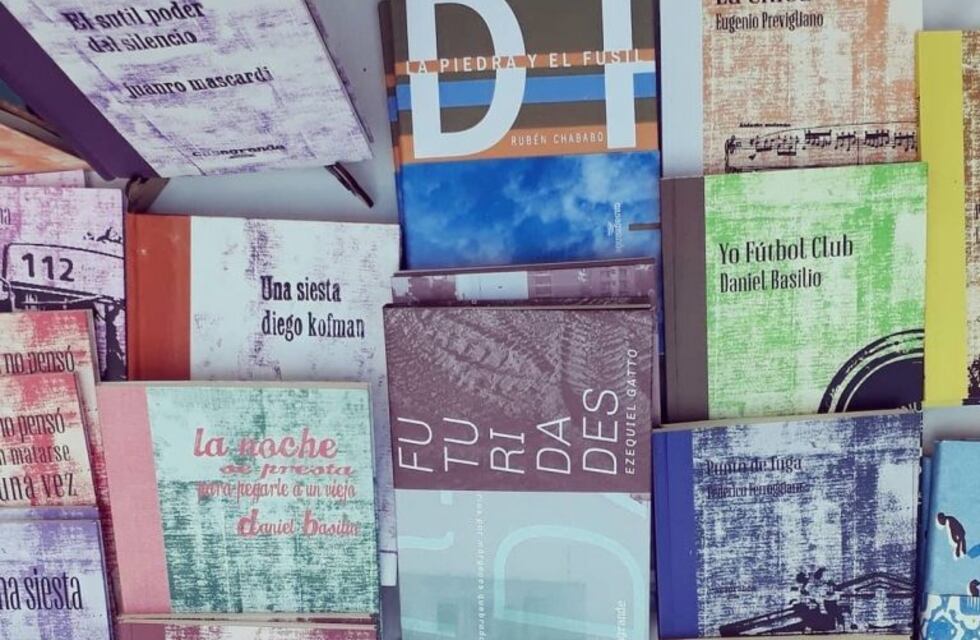 Para entretenerse durante la cuarentena, arman un delivery de libros rosarinos