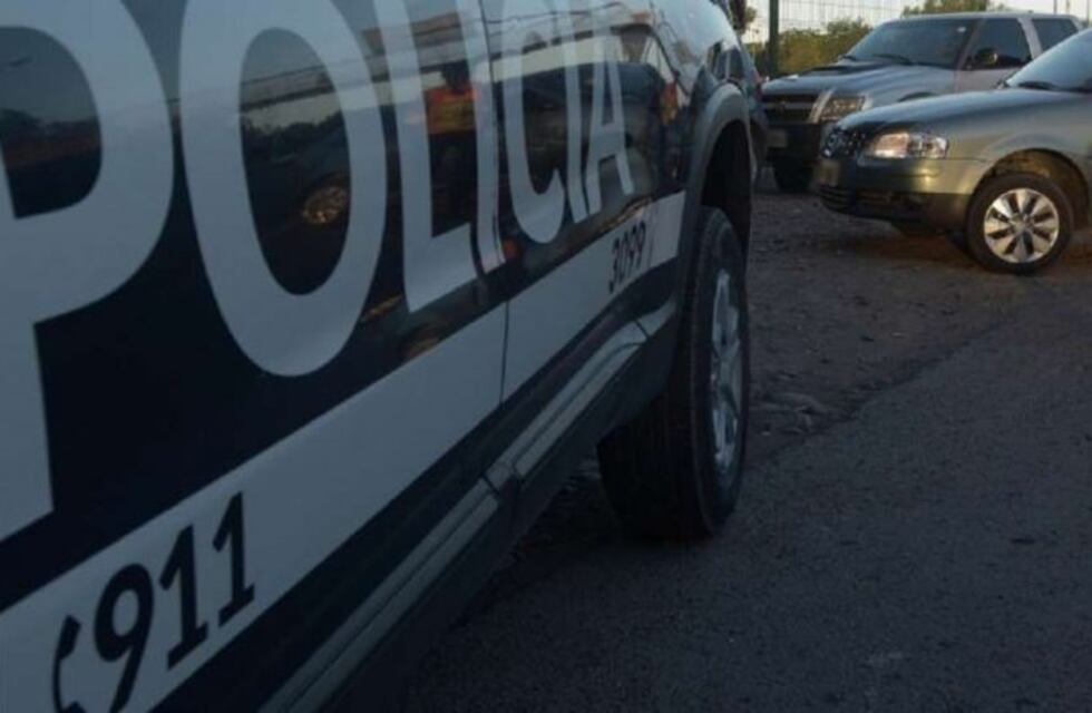 Cuatro motochorros atacaron a una mujer platense y le robaron la cartera