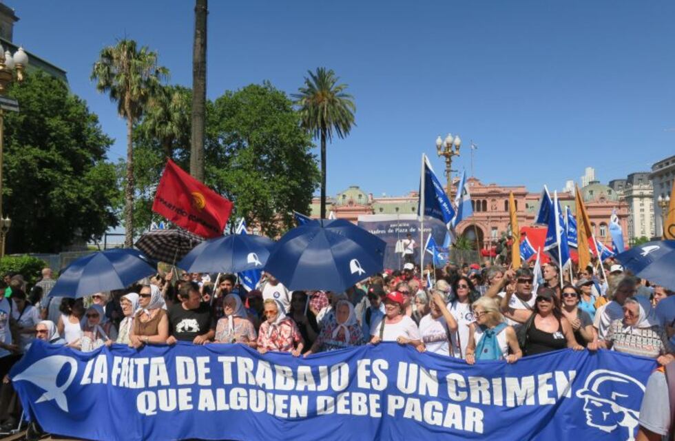 Continúa la "Marcha de la Resistencia" en Plaza de Mayo