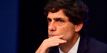 El ministro de Hacienda, Hernán Lacunza, al aunuciar las medidas referidas a la deuda\u002E Crédoto: RONALDO SCHEMIDT / AFP\u002E