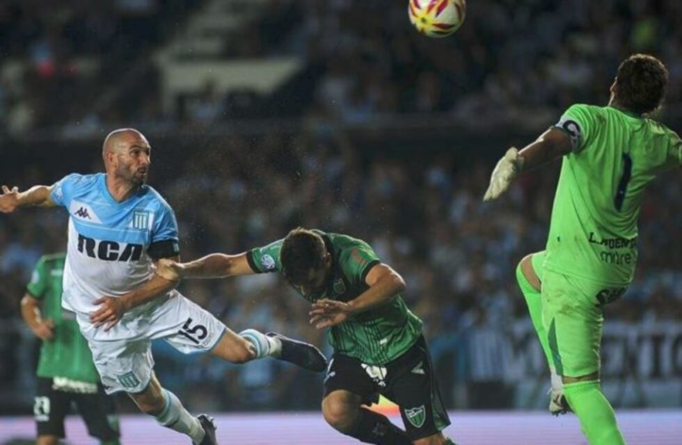 Racing superó 1-0 a San Martín y sigue firme en la cima de la Superliga