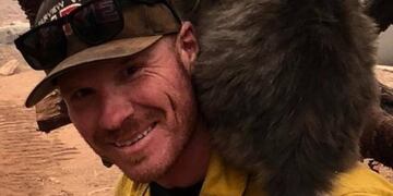 La gata que salvó el bombero en California