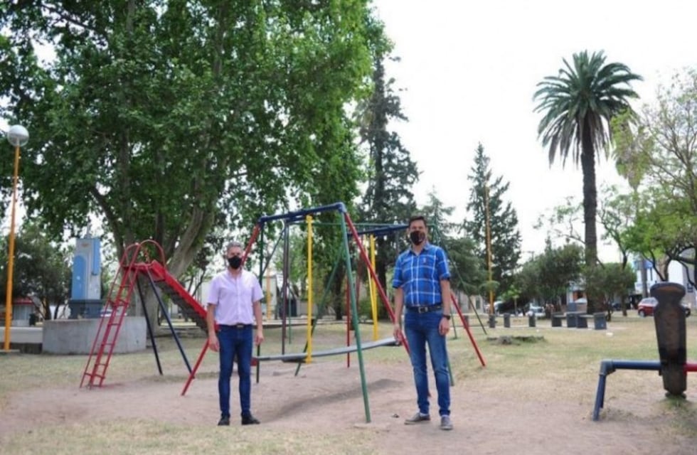San Francisco: comenzaron a refaccionar las plazas de la ciudad