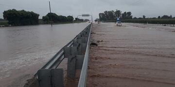 Ruta cortada en Estación Juarez Celman (Gentileza Cadena 3)