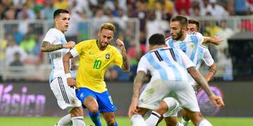 Argentina perdió 1-0 ante Brasil en Arabia Saudita\u002E Foto: REUTERS\u002E