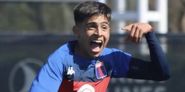 Matías Espíndola, sobrino de Riquelme, marcó un golazo en la reserva de Tigre.