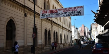 Mientras protestaban, vecinos fueron testigos de otro robo.