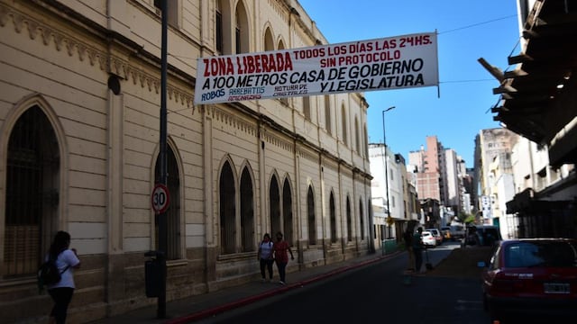 Mientras protestaban, vecinos fueron testigos de otro robo.