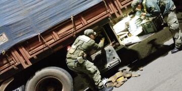 Camión con destino Iguazú fue interceptado con hojas de coca.