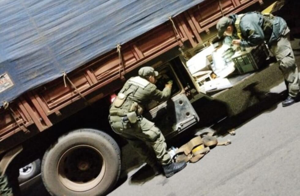Camión con destino Iguazú fue interceptado con hojas de coca