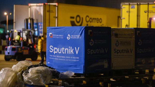 Llegaron otras 500 mil dosis de la vacuna Sputnik V a la Argentina.