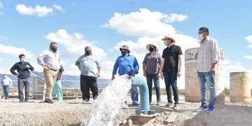 En Lavalle intentar activar napas de agua potable para el consumo humano. En La Asunción, pusieron en funcionamiento de una antigua perforación.