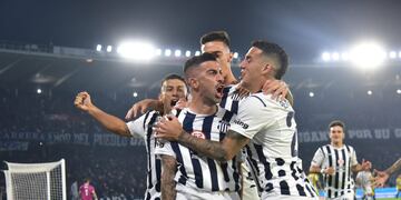 Gol de Michel Santos al minuto de juego