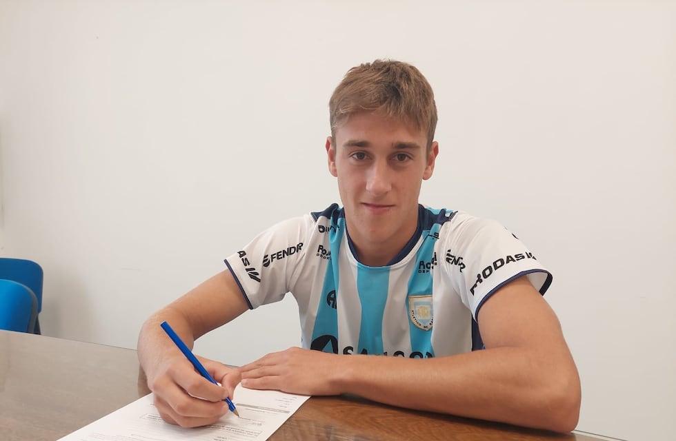 Gino Albertengo firmó su primer contrato profesional