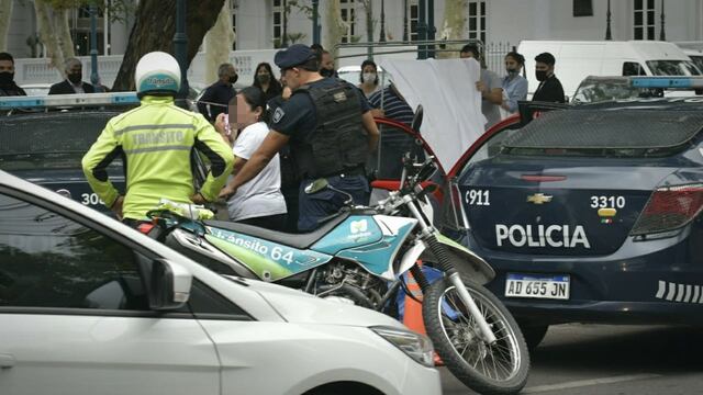 Murió una mujer en la Plaza Independencia. Orlando Pelichotti / Los Andes