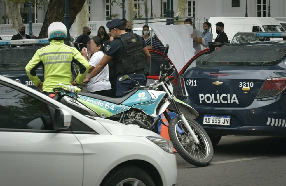 Una mujer se descompensó y murió en la Plaza Independencia