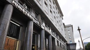El Gobierno apuesta a la baja de costos para compensar aumentos de servicios