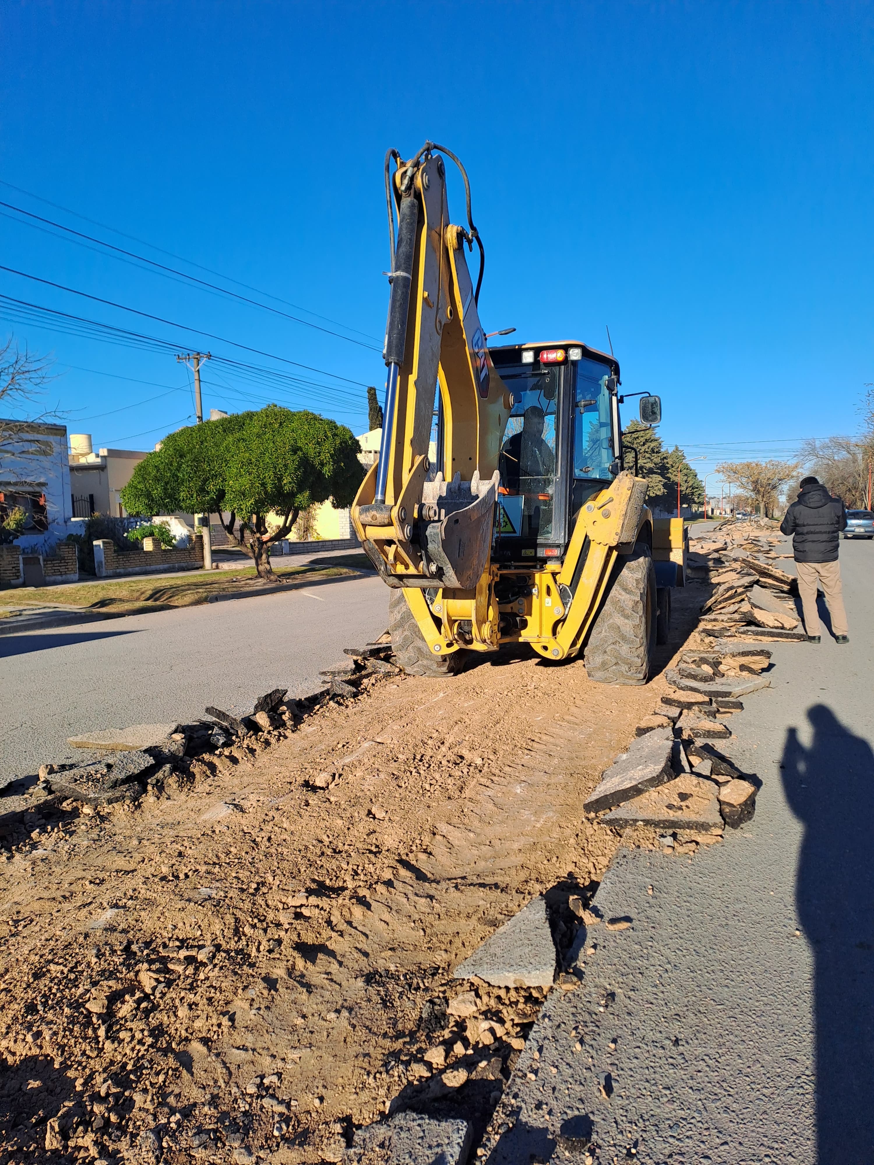 Tres Arroyos: comenzaron los trabajos en la rambla de avenida Rivadavia del 1000 al 1300