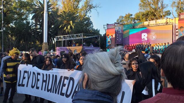 El reclamo por la Ley de Humedales llegó a los Juegos Suramericanos de la Juventud en Rosario.