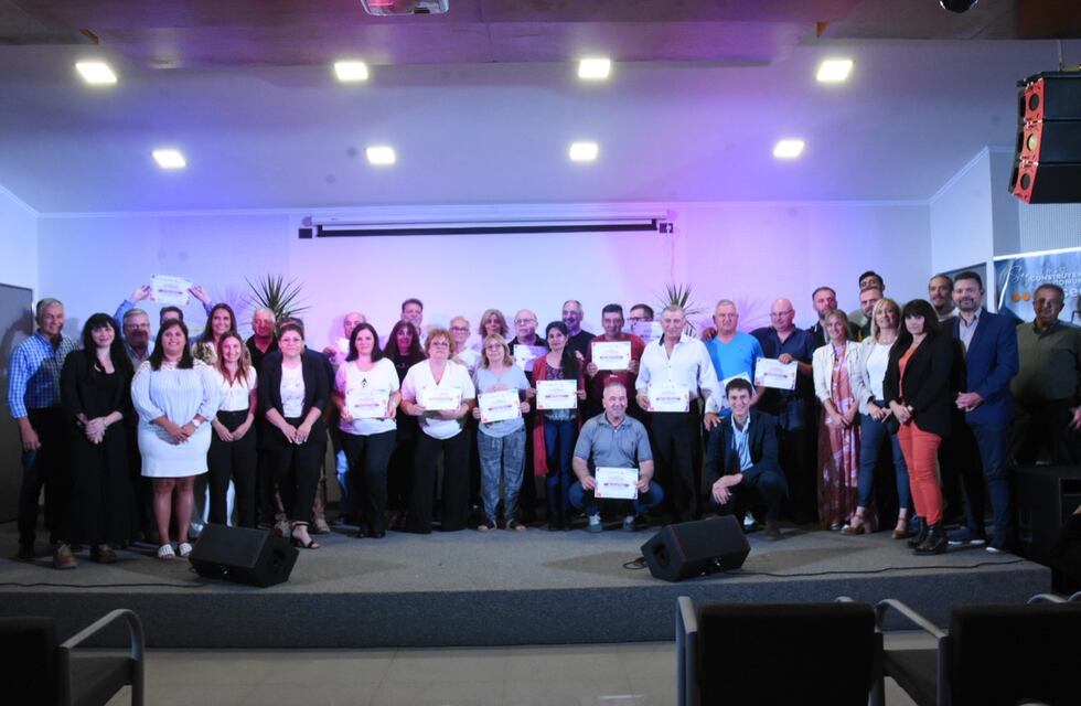 Emotivo acto de reconocimiento a agentes municipales por su trayectoria