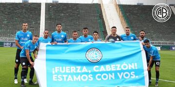 El plantel Celeste, con Hernán Bernardello.