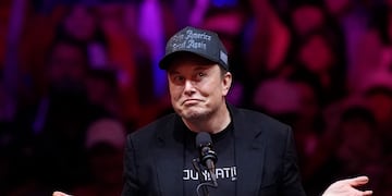 El multimillonario Elon Musk habla antes del candidato presidencial republicano Donald Trump en un mitin de campaña en el Madison Square Garden, el domingo 27 de octubre de 2024, en Nueva York. (AP Foto/Evan Vucci)