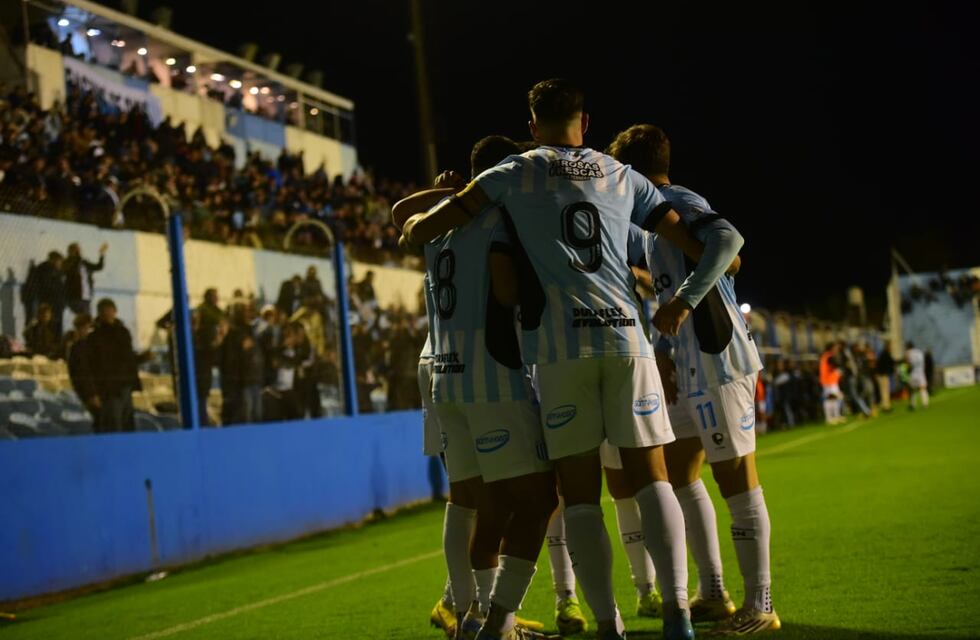 Racing, con una baja en la defensa para recibir a Patronato este domingo