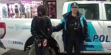 Tres mujeres quedaron detenidas por apuñalar a un expiloto de midget.