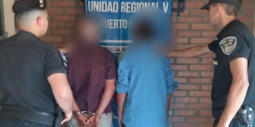 Wanda: una mujer fue hallada sin vida en la vía pública y dos individuos fueron detenidos.