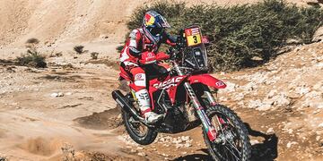 Después de haber perdido la punta Sunderland la recuperó al ganar este lunes la octava etapa del Dakar 2022.
