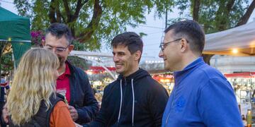 Bottero, Viotti y Mársico, hablando con vecinos