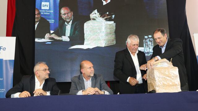 Al llamado a licitación se presentaron dos empresas oferentes.