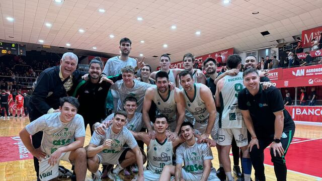 Bario Parque festejando en San Francisco el triunfo sobre San Isidro. (Prensa Liga Argentina)