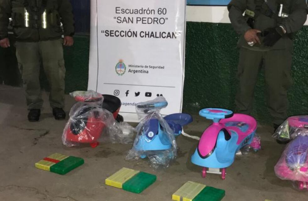 Los autos locos: un perro antinarcóticos descubrió cocaína, en Jujuy