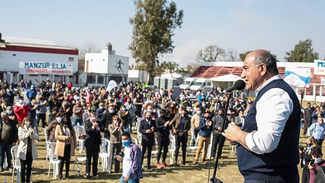 Manzur recorrió la ciudad de Aguilares.