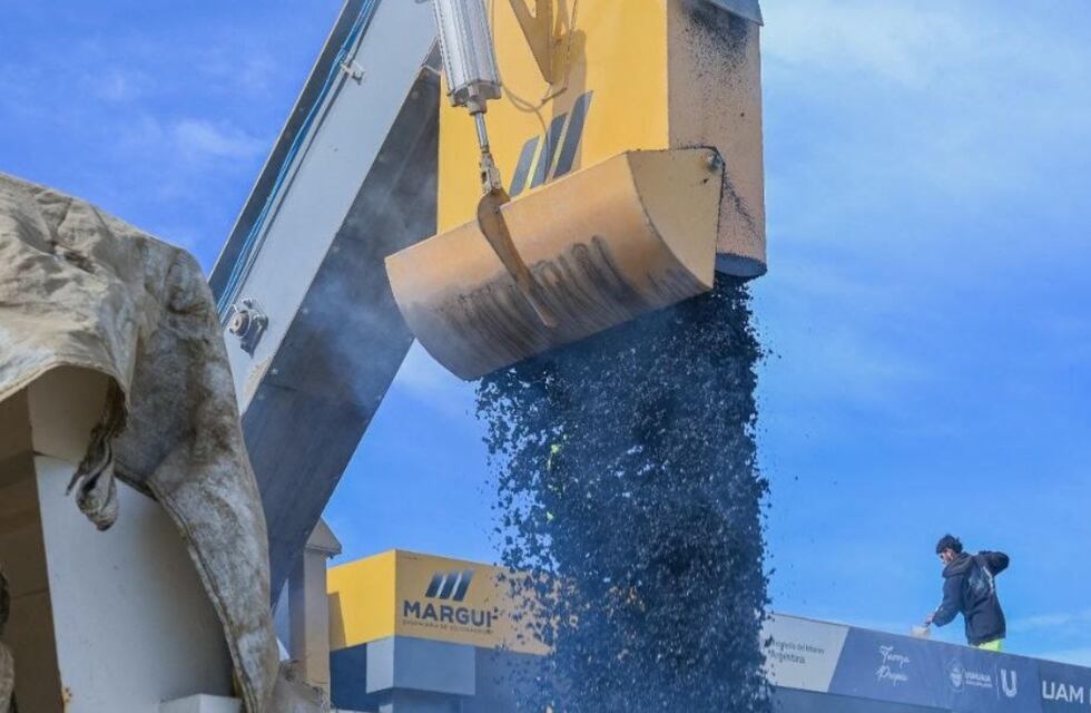 La planta de asfalto de Ushuaia supera su primer mes con resultados positivos en la reparación vial