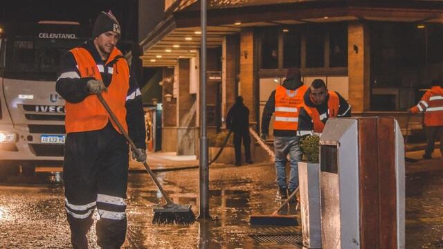 Continúa el operativo de barrido y limpieza de las veredas del circuito céntrico