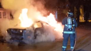 El auto de un exjuz de Rafaela que se prendió fuego en la noche del domingo