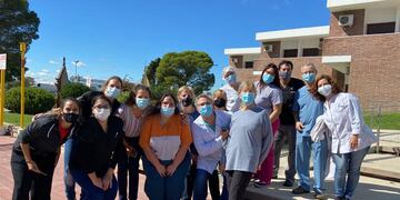 Personal de la Salud de la Clinica Regional Arroyito interpretaron el video Jerusalema