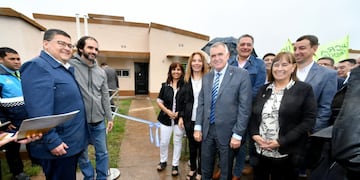 Jaldo encabezó la entrega de viviendas en Las Talitas