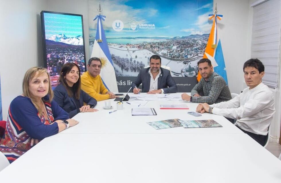 Firman convenio para tres importantes obras en Ushuaia
