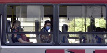 Transporte. Controlan la cantidad de personas por unidad y que las ventanillas estén abiertas. (Ramiro Pereyra / Archivo)