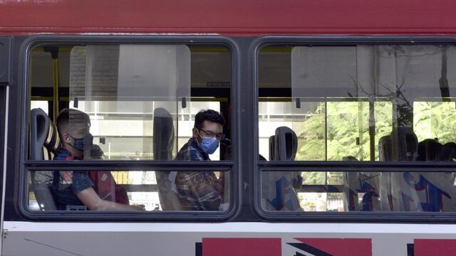 Transporte. Controlan la cantidad de personas por unidad y que las ventanillas estén abiertas. (Ramiro Pereyra / Archivo)